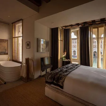 Hotel The